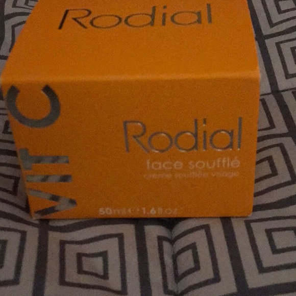 vit c rodial face souffle